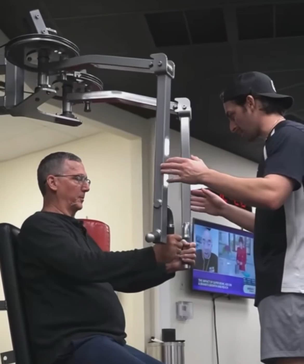 1-on-1 personal training on selectorized chest machine